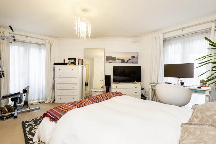 Arranged over two floors and overlooking the Regents Canal  Baring Street, Shoreditch Park